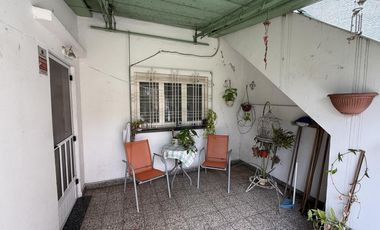 Casa 4 ambientes con patio para dos familias en VENTA en Wilde Avellaneda