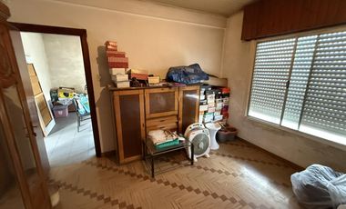 Casa 4 ambientes con patio para dos familias en VENTA en Wilde Avellaneda