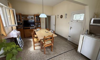 Casa 4 ambientes con patio para dos familias en VENTA en Wilde Avellaneda
