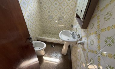 Casa 4 ambientes con patio para dos familias en VENTA en Wilde Avellaneda