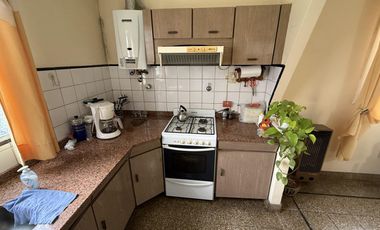 Casa 4 ambientes con patio para dos familias en VENTA en Wilde Avellaneda