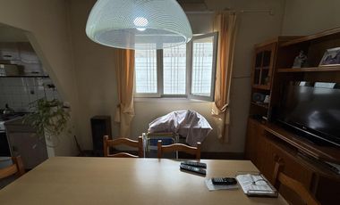 Casa 4 ambientes con patio para dos familias en VENTA en Wilde Avellaneda