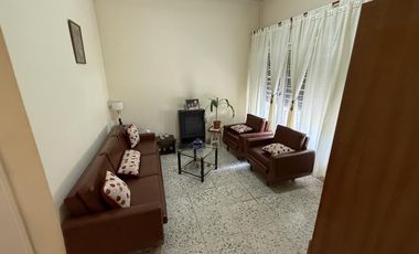 Casa 4 ambientes con patio para dos familias en VENTA en Wilde Avellaneda