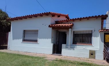CASA. VENTA. 3 AMB. 2 DORM. BAÑO. TOILETTE. PATIO. LAVADERO