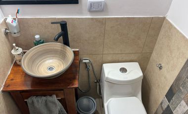 CASA. VENTA. 3 AMB. 2 DORM. BAÑO. TOILETTE. PATIO. LAVADERO