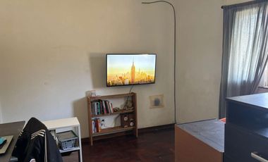 CASA. VENTA. 3 AMB. 2 DORM. BAÑO. TOILETTE. PATIO. LAVADERO