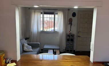 CASA. VENTA. 3 AMB. 2 DORM. BAÑO. TOILETTE. PATIO. LAVADERO