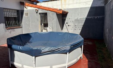 CASA. VENTA. 3 AMB. 2 DORM. BAÑO. TOILETTE. PATIO. LAVADERO