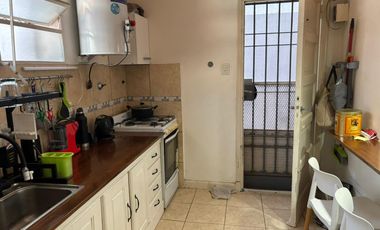 CASA. VENTA. 3 AMB. 2 DORM. BAÑO. TOILETTE. PATIO. LAVADERO