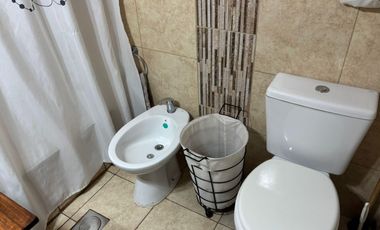 CASA. VENTA. 3 AMB. 2 DORM. BAÑO. TOILETTE. PATIO. LAVADERO