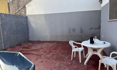 CASA. VENTA. 3 AMB. 2 DORM. BAÑO. TOILETTE. PATIO. LAVADERO