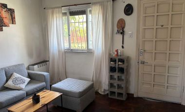 CASA. VENTA. 3 AMB. 2 DORM. BAÑO. TOILETTE. PATIO. LAVADERO