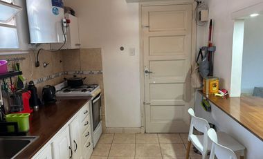 CASA. VENTA. 3 AMB. 2 DORM. BAÑO. TOILETTE. PATIO. LAVADERO