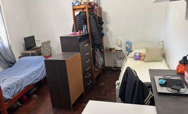 CASA. VENTA. 3 AMB. 2 DORM. BAÑO. TOILETTE. PATIO. LAVADERO