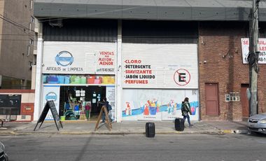 VENTA EXCELENTE EDIFICIO COMERCIAL EN CENTRO DE PILAR - ZONIFICACION UCA