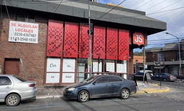 VENTA EXCELENTE EDIFICIO COMERCIAL EN CENTRO DE PILAR - ZONIFICACION UCA
