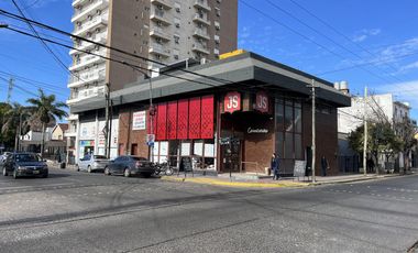 VENTA EXCELENTE EDIFICIO COMERCIAL EN CENTRO DE PILAR - ZONIFICACION UCA