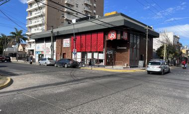 VENTA EXCELENTE EDIFICIO COMERCIAL EN CENTRO DE PILAR - ZONIFICACION UCA