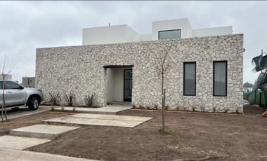 Sobre laguna, increíble, divina y lista para entrar