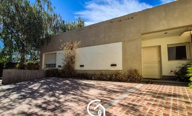 Casa en  B. Capellán