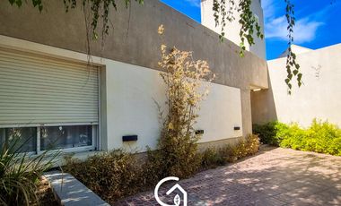 Casa en  B. Capellán