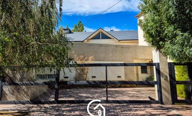 Casa en  B. Capellán