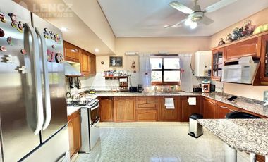 Venta Departaento Semipiso 6 Ambientes con doble cochera, Plaza Conesa, Pileta- Quilmes