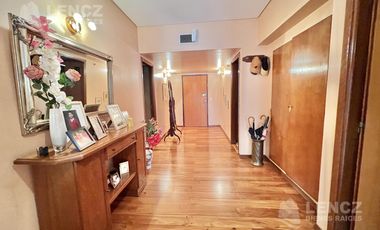 Venta Departaento Semipiso 6 Ambientes con doble cochera, Plaza Conesa, Pileta- Quilmes