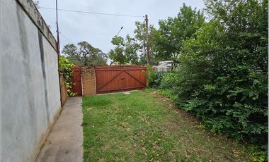 Casa en venta en Timbues de 2 dormitorios con piscina y gran terreno.