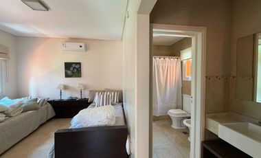Casa sobre dos Lotes en Venta en la Herradura
