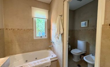 Casa sobre dos Lotes en Venta en la Herradura