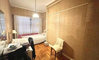 Casa 5 ambientes en Venta en Banfield Oeste con jardín y deposito/galpón en planta baja