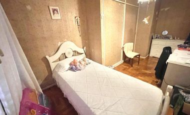 Casa 5 ambientes en Venta en Banfield Oeste con jardín y deposito/galpón en planta baja