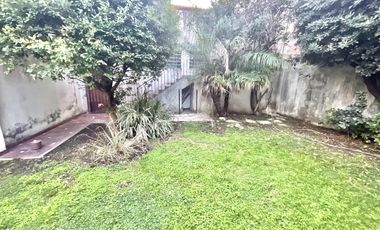 Casa 5 ambientes en Venta en Banfield Oeste con jardín y deposito/galpón en planta baja