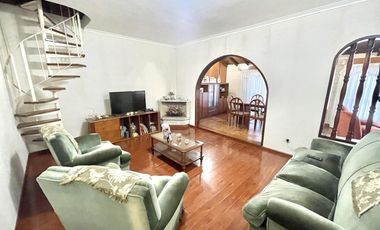 Casa 5 ambientes en Venta en Banfield Oeste con jardín y deposito/galpón en planta baja