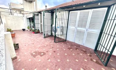 Casa 5 ambientes en Venta en Banfield Oeste con jardín y deposito/galpón en planta baja