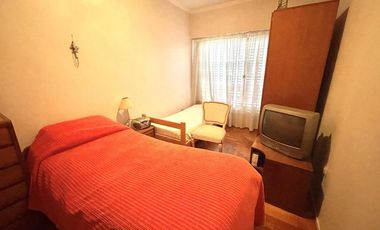 Casa 5 ambientes en Venta en Banfield Oeste con jardín y deposito/galpón en planta baja