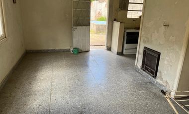 Casa en excelente ubicacion sobre lote de 13 x 56!