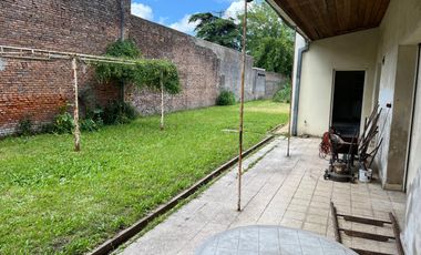 Casa en excelente ubicacion sobre lote de 13 x 56!