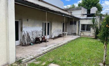 Casa en excelente ubicacion sobre lote de 13 x 56!