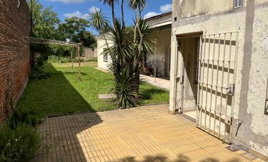 Casa en excelente ubicacion sobre lote de 13 x 56!