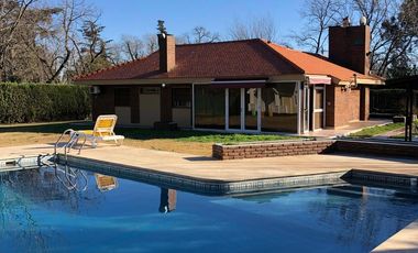 Casa en Funes - 3 dormitorios - pileta