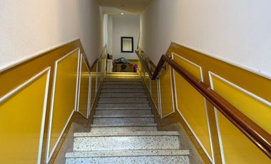 Casa de 3 ambientes con cochera y 3 locales en planta baja - Wilde