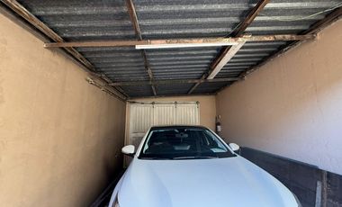 Casa de 3 ambientes con cochera y 3 locales en planta baja - Wilde