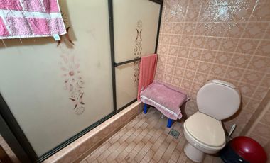 Casa de 3 ambientes con cochera y 3 locales en planta baja - Wilde