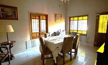 Casa en  zona residencial de Lujan