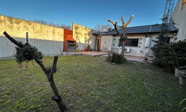 Casa en  zona residencial de Lujan