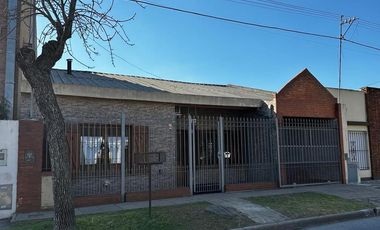 Casa en  zona residencial de Lujan