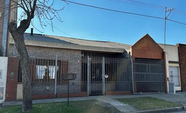 Casa en  zona residencial de Lujan