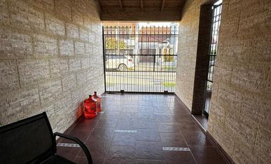 Casa en  zona residencial de Lujan